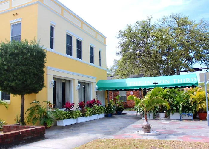 Central hotel: The Inn On Third